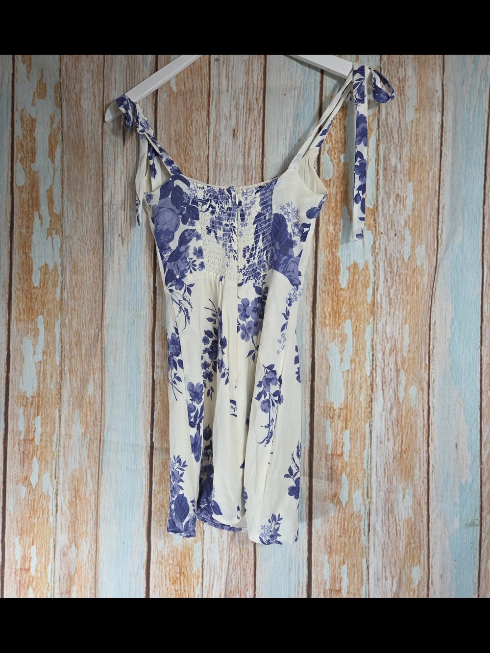 Reformation Annabell mini dress featuring a blue and Cream floral print. Size 0 - Picture 2 of 5